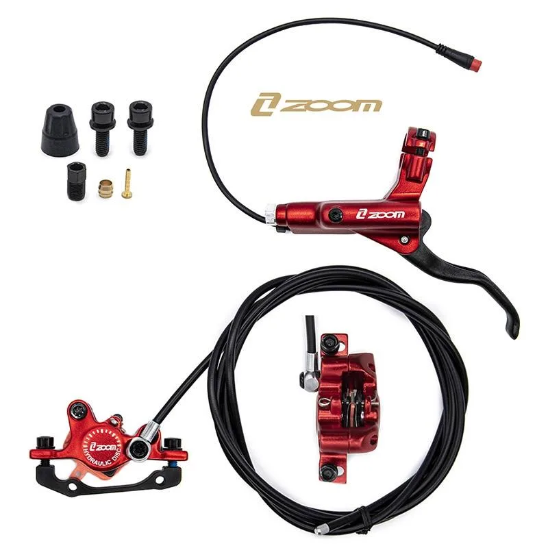 Zoom CR-3, vue rapprochée d'un étrier hydraulique rouge