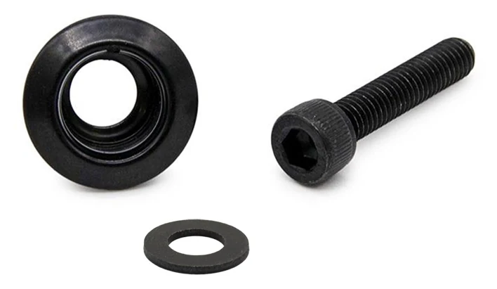 Douille épaulée noire, vis à six pans creux et rondelle plate posées côte à côte