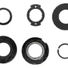 Les six pièces du kit de roulement Electric Scooter 5 posées à plat sur fond blanc Les six pièces du kit de roulement Electric Scooter 5 posées à plat sur fond blanc