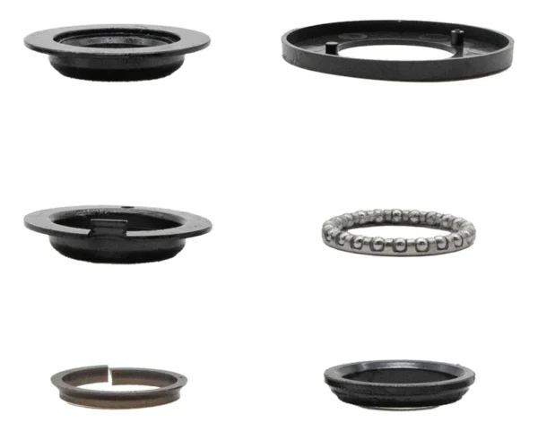Les six pièces du kit vues en perspective, reliefs et cuvettes apparents Les six pièces du kit vues en perspective, reliefs et cuvettes apparents