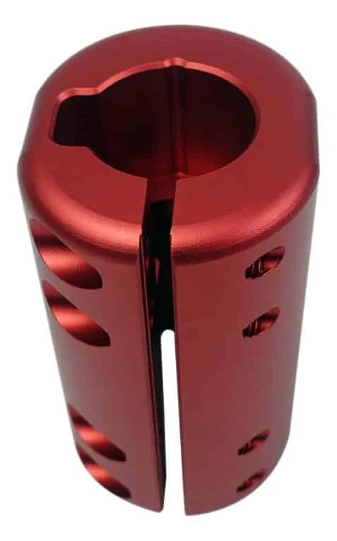 Manchon rouge vu de dessus : alésage encoché et fente de serrage sur toute la hauteur
