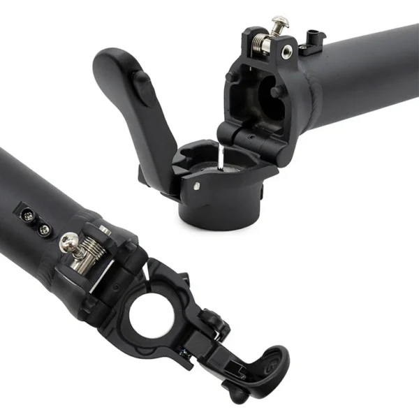 Détail de la charnière de pliage du mât Hikerboy Foxtrot Plus Détail de la charnière de pliage du mât Hikerboy Foxtrot Plus