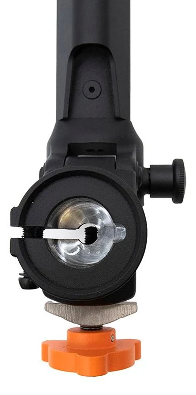 Embase du mât Kukirin G2 Max vue de face, collier fendu, molette latérale et volant orange Embase du mât Kukirin G2 Max vue de face, collier fendu, molette latérale et volant orange