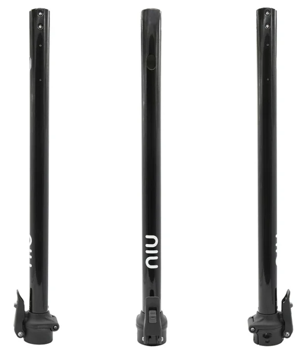 Mât de direction NIU KQi 300P noir brillant vu de face et de profil, logo blanc sur le bas du tube Mât de direction NIU KQi 300P noir brillant vu de face et de profil, logo blanc sur le bas du tube