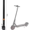 Plan du mât coté 70 cm, logo mi.com orange, à côté de la silhouette grisée d'une trottinette Plan du mât coté 70 cm, logo mi.com orange, à côté de la silhouette grisée d'une trottinette