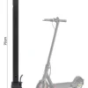 Plan du mât coté 70 cm, à côté de la silhouette grisée d'une trottinette