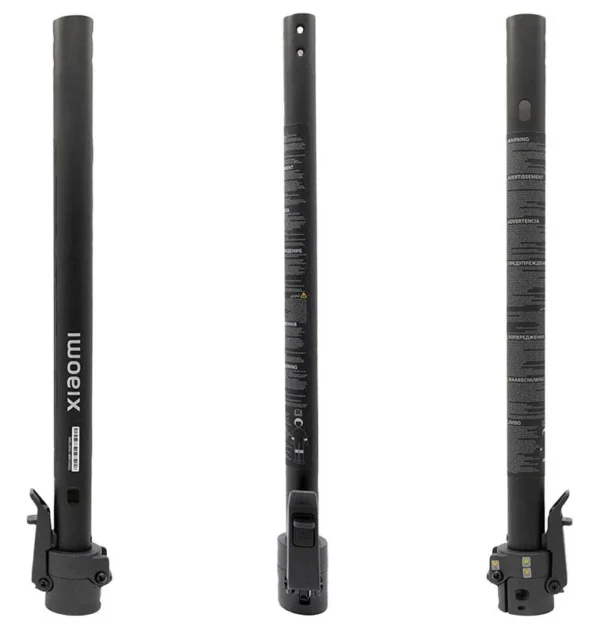 Mât de direction noir vu sous trois angles, base de pliage en bas du tube Mât de direction noir vu sous trois angles, base de pliage en bas du tube