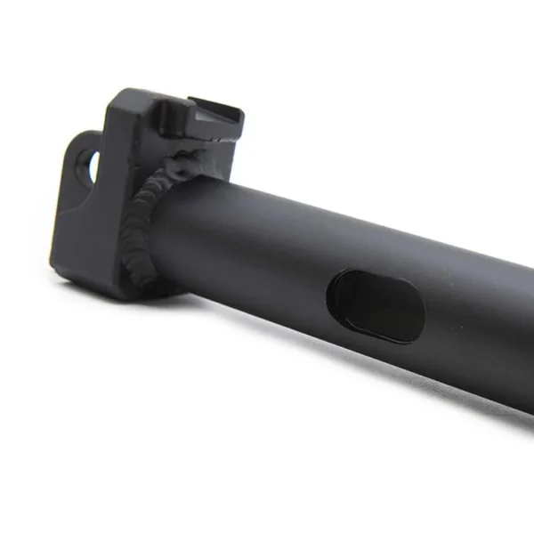 Mât Ecoxtrem Bison avec sa platine de charnière soudée et la lumière de passage des câbles Mât Ecoxtrem Bison avec sa platine de charnière soudée et la lumière de passage des câbles