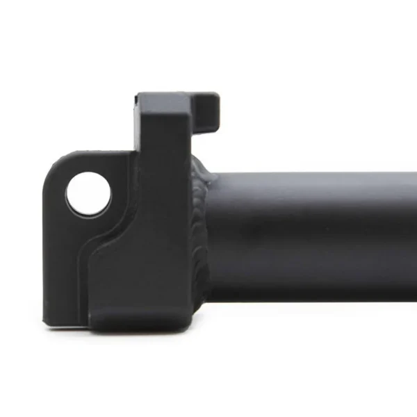 Platine de charnière du mât Ecoxtrem Bison vue de près, avec son perçage d'axe Platine de charnière du mât Ecoxtrem Bison vue de près, avec son perçage d'axe