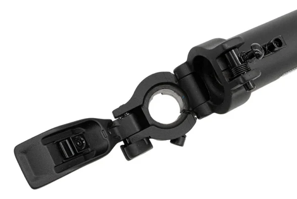 Le collier de la base vu de face, levier ouvert autour du logement rond Le collier de la base vu de face, levier ouvert autour du logement rond