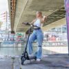 NIU KQi 100P — trottinette électrique en usage urbain NIU KQi 100P — trottinette électrique en usage urbain