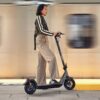 NIU KQi Air X — trottinette électrique en usage urbain NIU KQi Air X — trottinette électrique en usage urbain