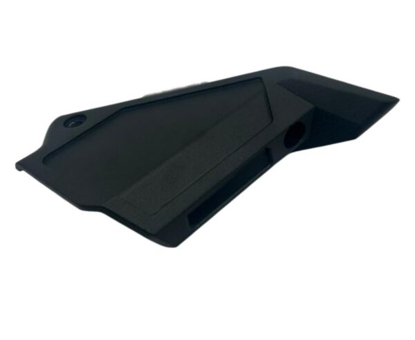 Pad de repose-pied arrière gauche Dualtron Alien, coque noire vue de trois quarts Pad de repose-pied arrière gauche Dualtron Alien, coque noire vue de trois quarts