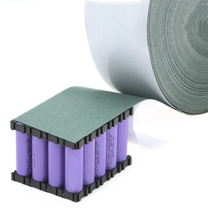 Rouleau de papier isolant vert avec sa face adhésive