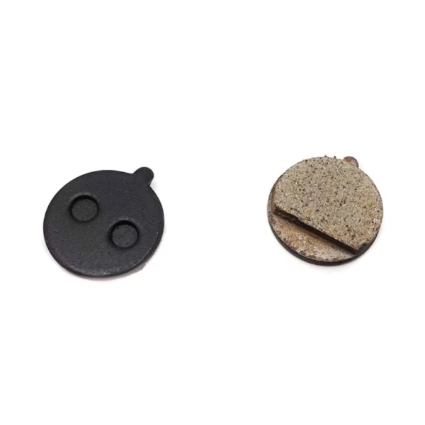 Plaquettes de frein semi-métalliques 21,2 mm vues de face et de dos Plaquettes de frein semi-métalliques 21,2 mm vues de face et de dos