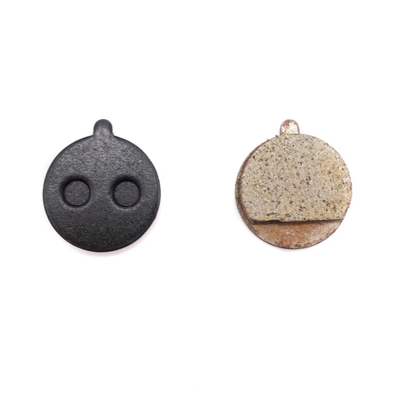 Plaquettes de frein semi-métalliques 21,2 mm, ergot de positionnement visible