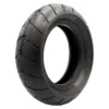 Pneu tubeless 90/65-6,5 profil route, lamelles obliques sur la bande de roulement