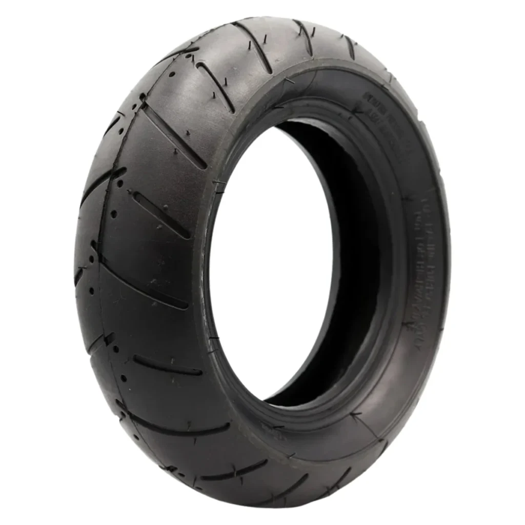 Pneu tubeless 90/65-6,5 profil route, lamelles obliques sur la bande de roulement