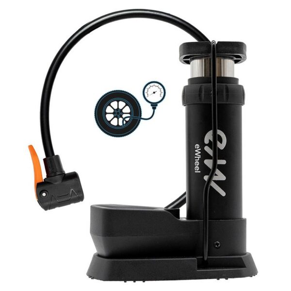 Pompe à pied compacte noire avec sa base, son flexible et son manomètre