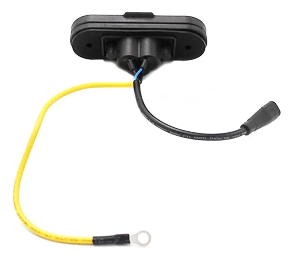Volet articulé du port de charge Ninebot Max G3 refermé sur son embase