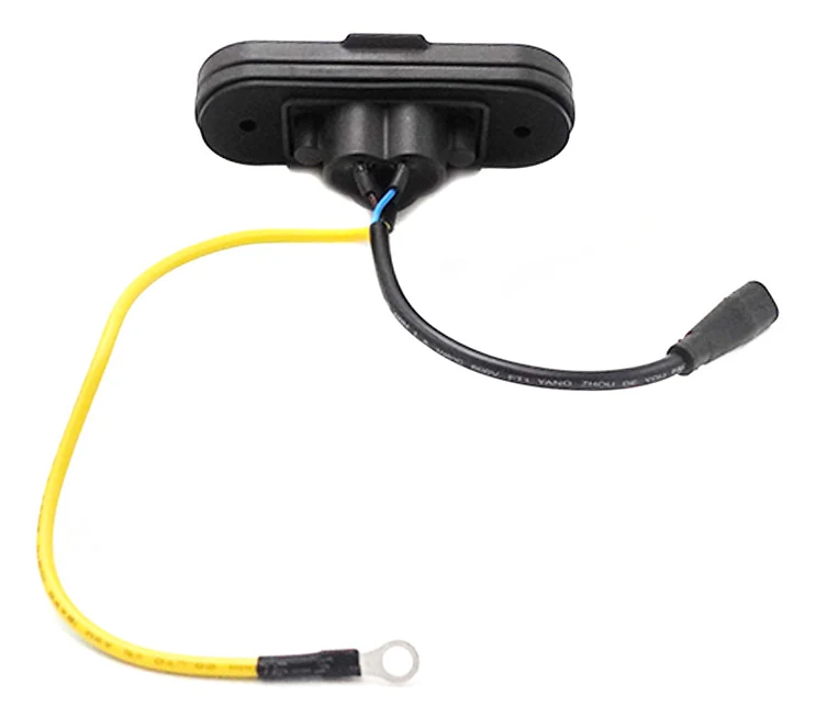 Volet articulé du port de charge Ninebot Max G3 refermé sur son embase