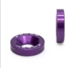 Rondelle cuvette violette vue de dessus et de profil, cuvette conique centrale et lettrage blanc gravé