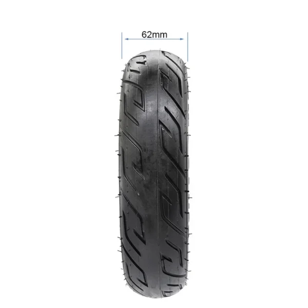 Pneu 10 × 2,70-6,5 de la roue avant Hikerboy Foxtrot Plus, vu de face Pneu 10 × 2,70-6,5 de la roue avant Hikerboy Foxtrot Plus, vu de face