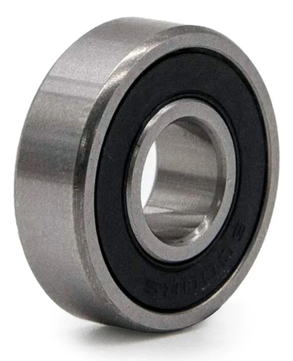 Roulement vu de trois quarts : bague extérieure rectifiée, joint noir et alésage central Roulement vu de trois quarts : bague extérieure rectifiée, joint noir et alésage central
