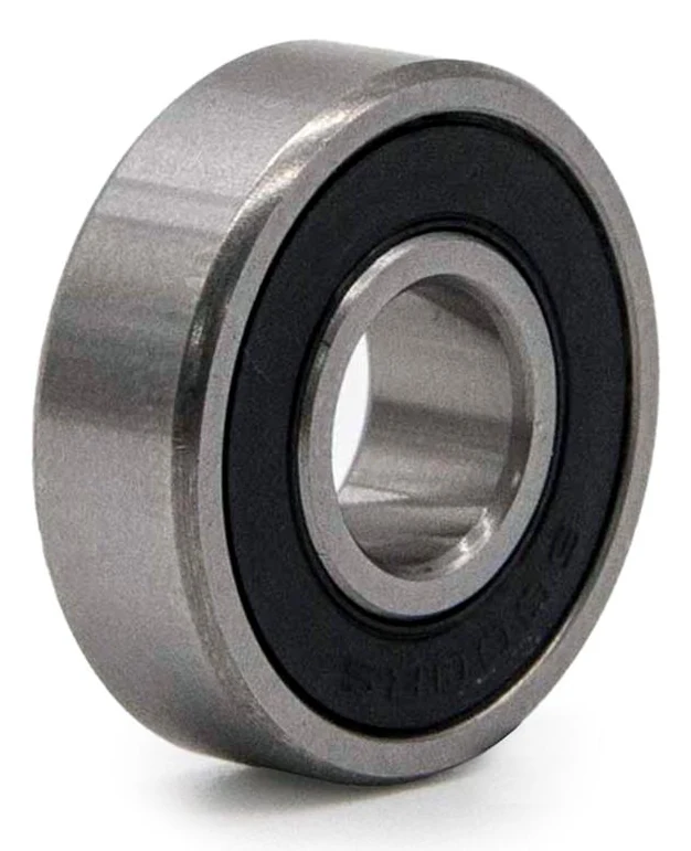 Roulement vu de trois quarts : bague extérieure rectifiée, joint noir et alésage central