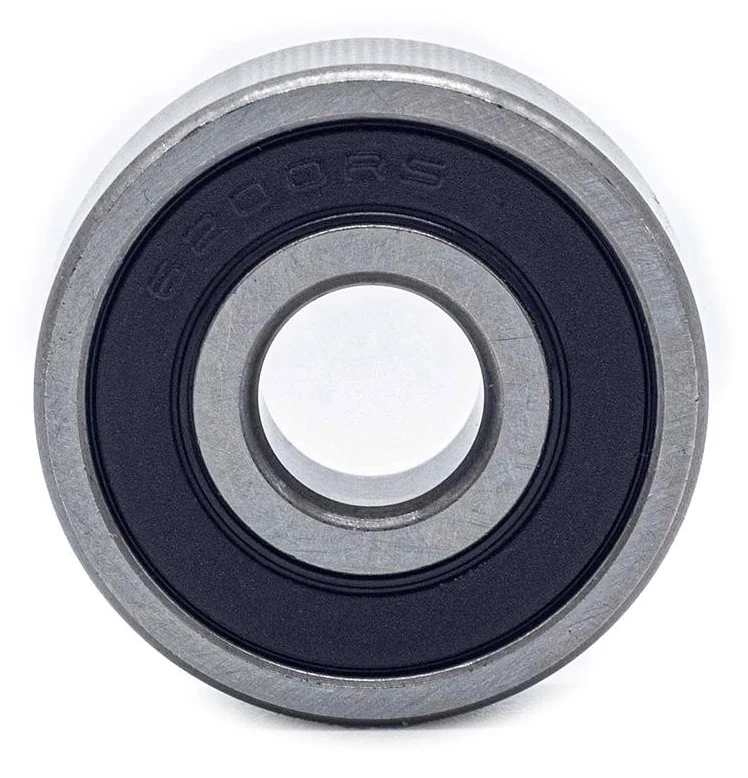 Roulement à billes vu de face : bague extérieure épaisse, joint souple noir marqué 6200RS, alésage central