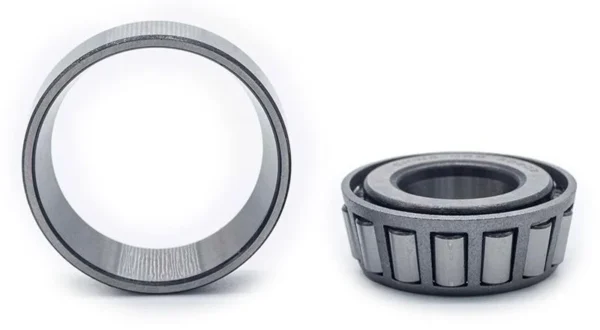 Cuvette seule à côté du cône vu de profil, rouleaux coniques apparents Cuvette seule à côté du cône vu de profil, rouleaux coniques apparents