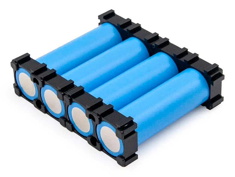 Cellules 21700 en place dans leurs supports