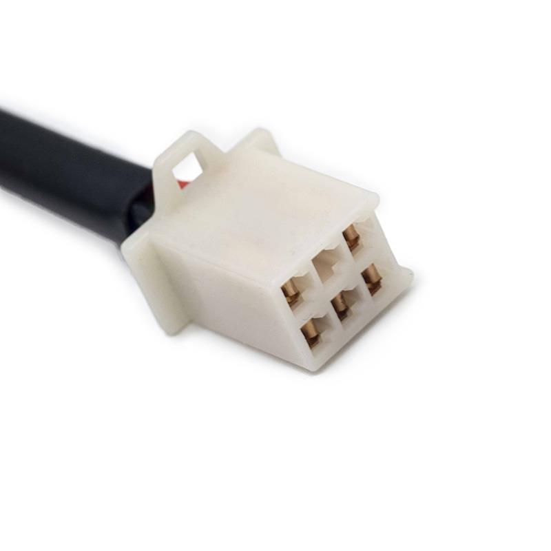 Connecteur blanc à six broches du testeur, côté femelle