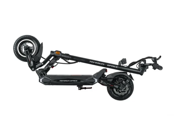 Teverun Space Lite de trois quarts avant Teverun Space Lite de trois quarts avant