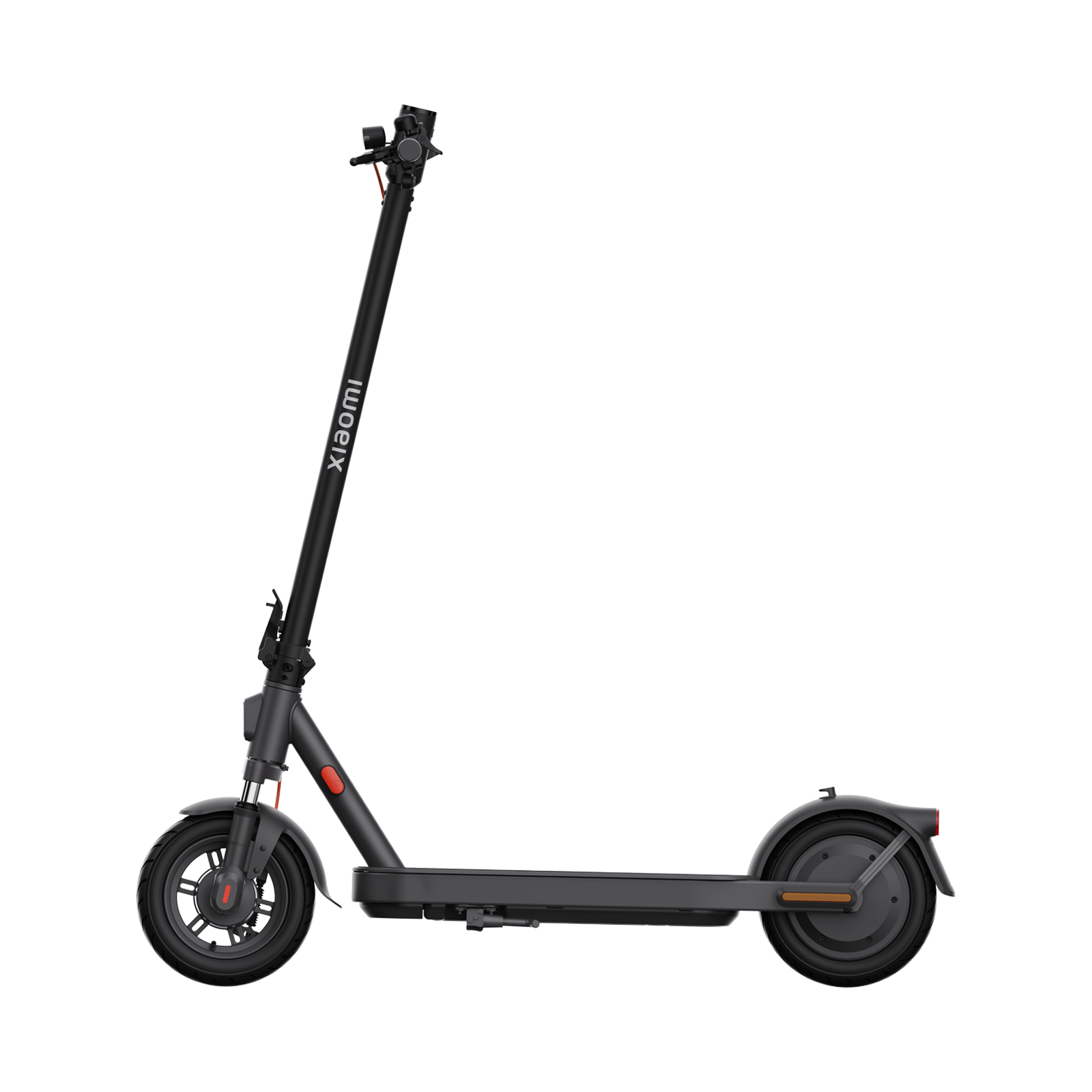 Trottinette électrique pliée et prête à être rangée, cadre noir avec pneus robustes et guidon ergonomique, logo XIAOMI sur la colonne.