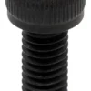 La même vis noire vue de face, empreinte six pans creux au centre de la tête La même vis noire vue de face, empreinte six pans creux au centre de la tête