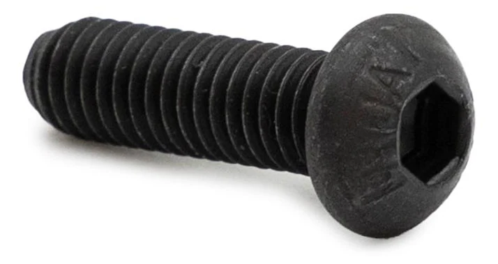 Vis noire à tête bombée de trois quarts, empreinte six pans creux et filetage