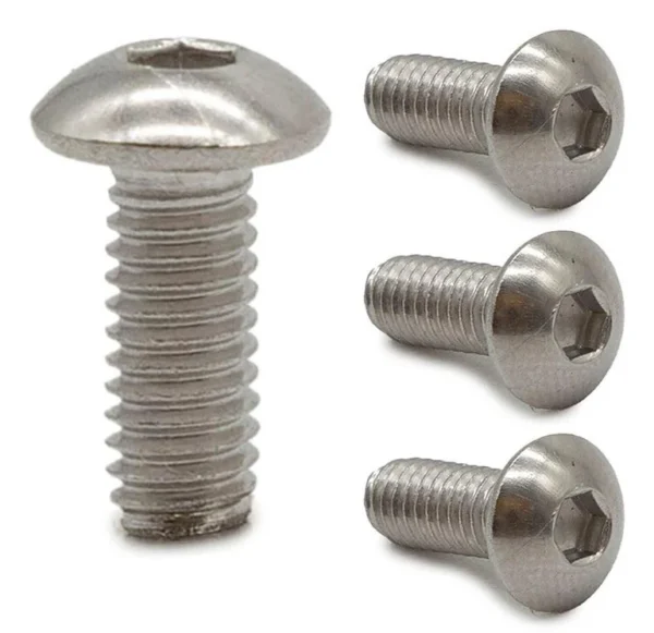 Quatre vis à tête bombée en acier clair, vues de profil et de dessus avec leur empreinte six pans creux Quatre vis à tête bombée en acier clair, vues de profil et de dessus avec leur empreinte six pans creux