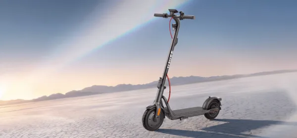 NAVEE V45i — vue trois quarts avant NAVEE V45i — vue trois quarts avant