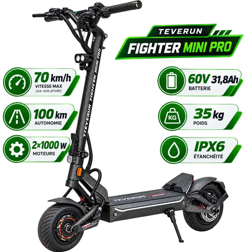 Trottinette électrique Teverun Fighter Mini Pro noire à l’aspect carbone, vue de trois quarts